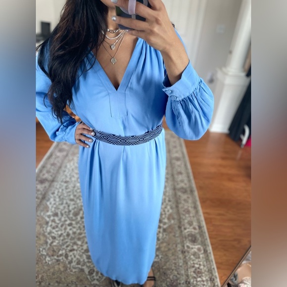 H&M Dresses & Skirts - ✨H&M✨100% Viscose Midi Dress